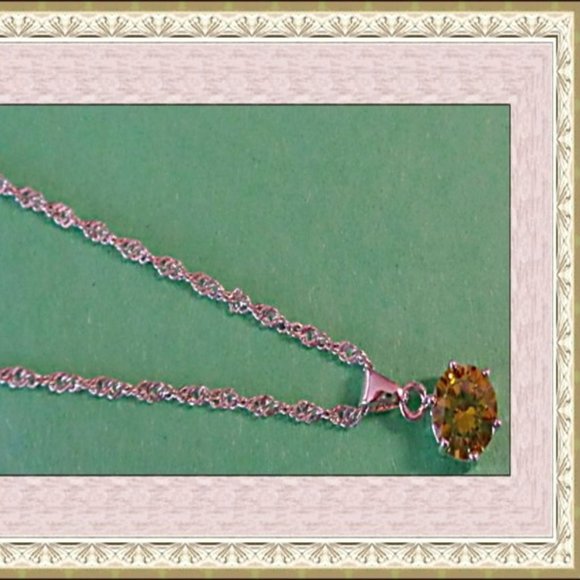 18KRP Necklace With Green Crystal Classy Style - Picture 1 of 1
